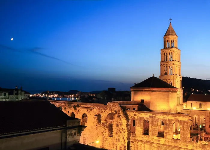 Πανσιόν La Porta Luxury 4*