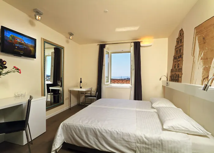 Πανσιόν La Porta Luxury 4*
